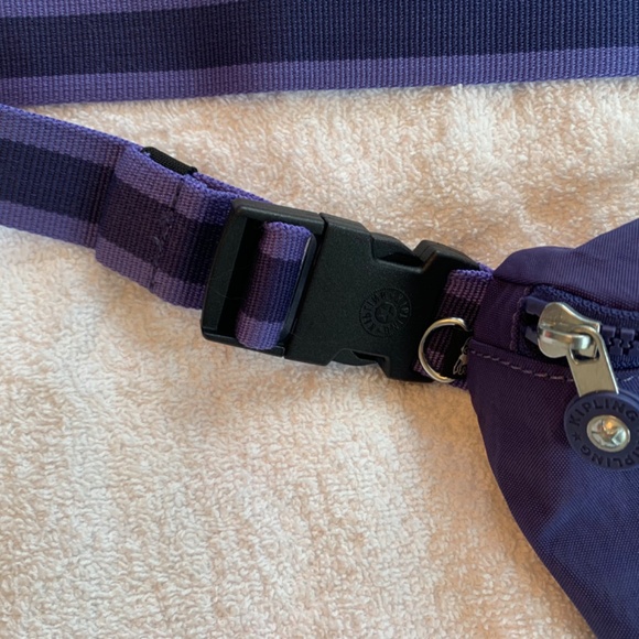 $145 New Kipling nylon purple belt bag, never used - Picture 2 of 6